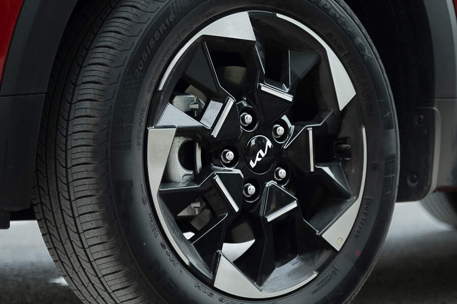 16” crystal cut alloy wheels