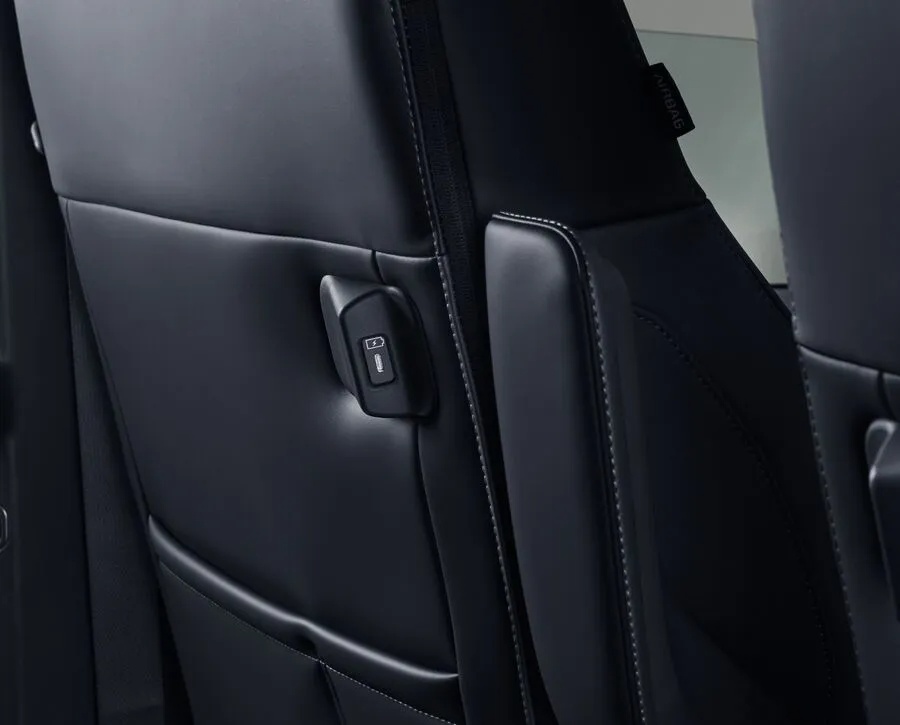 Easy charging in the second row